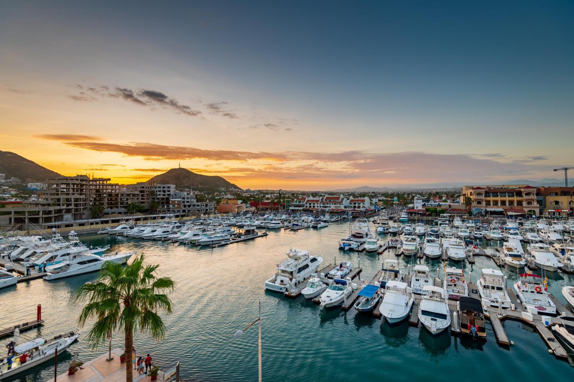 Marina Cabo Plaza Town & Beach Condos Cabo San Lucas Exterior photo