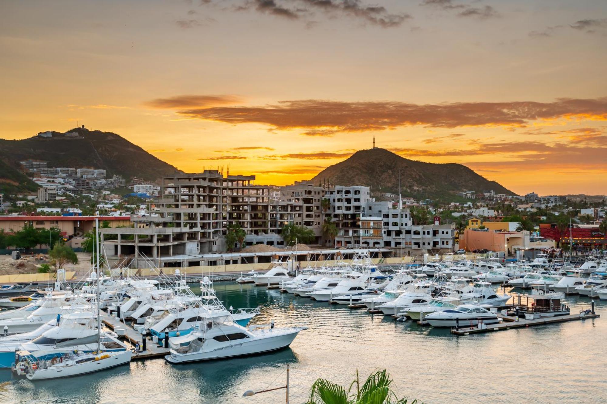 Marina Cabo Plaza Town & Beach Condos Cabo San Lucas Exterior photo